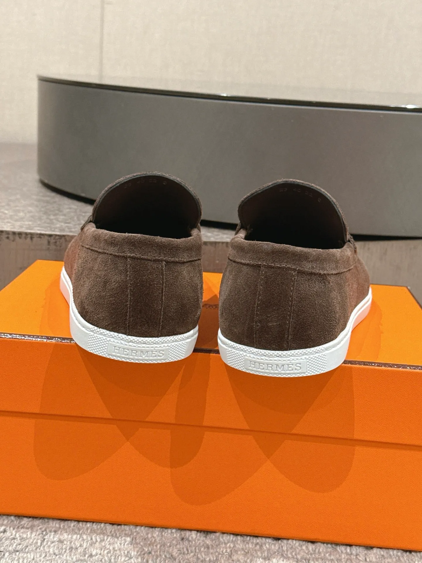 【ΗERMES】 P:540💰 Size: 39-45 (45.46. Customized) Hermes Men's Slip-on Loafers Lgnacio Series Couple's Loafers Casual Sports Shoes Original Purchase Development Made Goods This calfskin loafer is decorated with leather braiding and "Chaine d'Ancre" buckle. Fashionable nautical style loafers, ideal for land and seaside. Exquisite packaging at the delivery counter 🛍📦 Fabric: Original customized imported first-layer cowhide/cow suede Lining: Imported soft cowhide lining Sole: Original molded non-slip TPU material Bottom thickness: 2CM